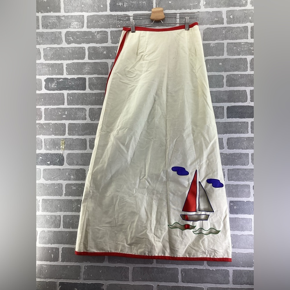 Vintage White and red trim Sailboat Nautical Wrap Skirt Size‎ Small